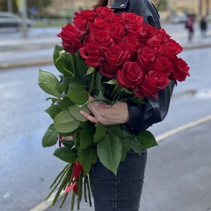 25 красных роз Эвер Ред 80 см